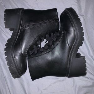 Black Universal Thread Combat Boots
